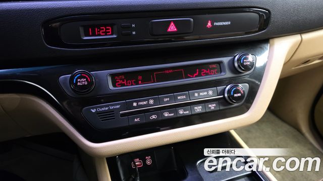 Kia Canival 2017 — photo 15