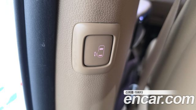 Kia Canival 2017 — photo 16