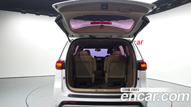Kia Canival 2017 — photo 20