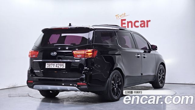 Kia Canival 2019 — photo 2