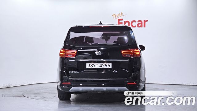 Kia Canival 2019 — photo 4