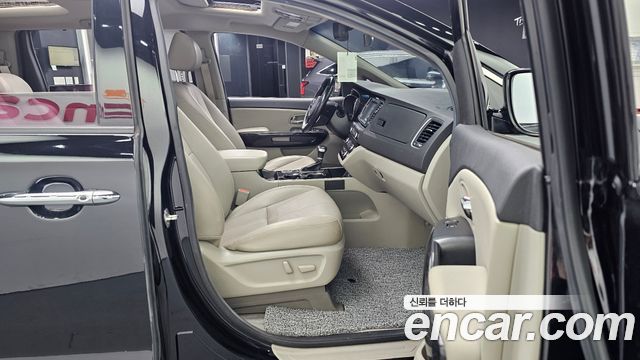Kia Canival 2019 — photo 11