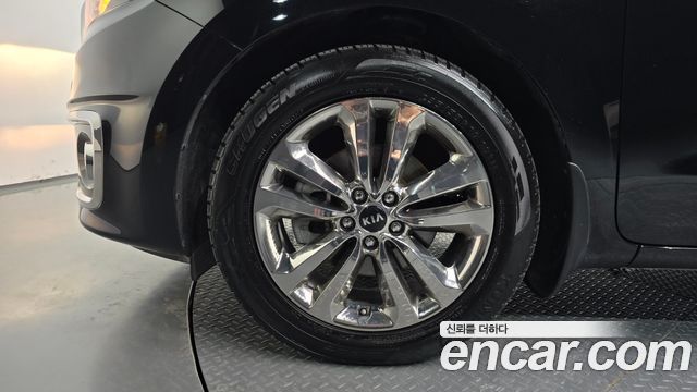 Kia Canival 2015 — photo 5