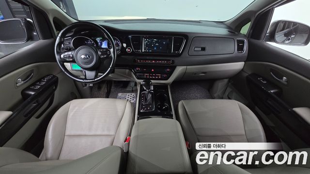 Kia Canival 2015 — photo 10