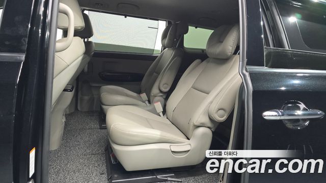 Kia Canival 2015 — photo 17
