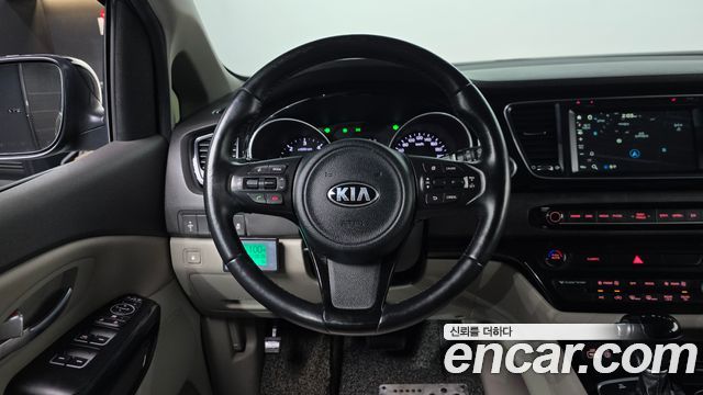 Kia Canival 2015 — photo 18