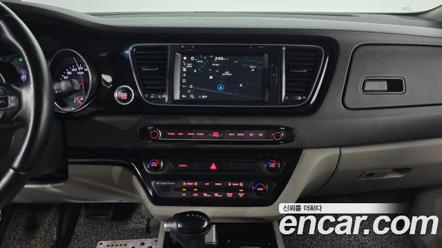 Kia Canival 2015 — photo 19