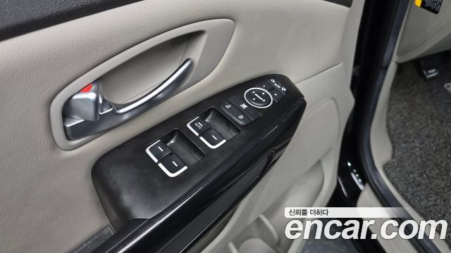 Kia Canival 2015 — photo 21