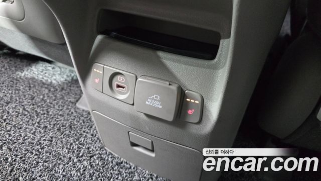 Kia Canival 2015 — photo 24