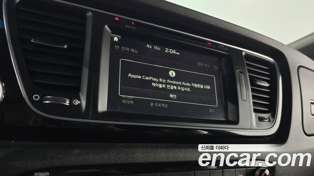 Kia Canival 2015 — photo 25