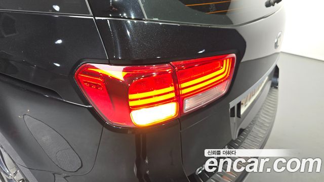 Kia Canival 2015 — photo 9