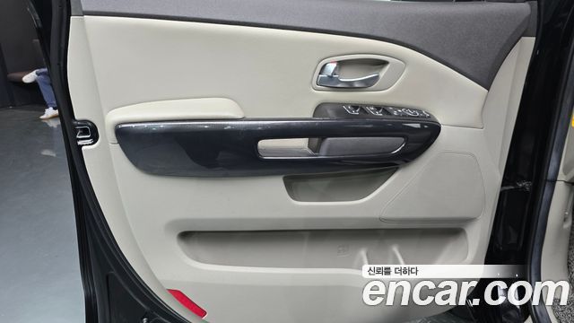 Kia Canival 2015 — photo 14