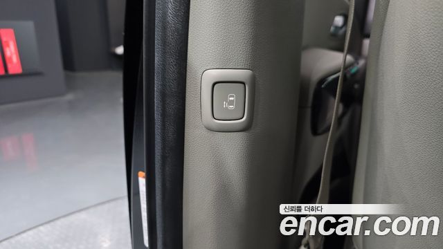 Kia Canival 2015 — photo 31