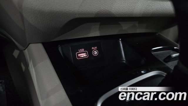 Kia Canival 2015 — photo 32