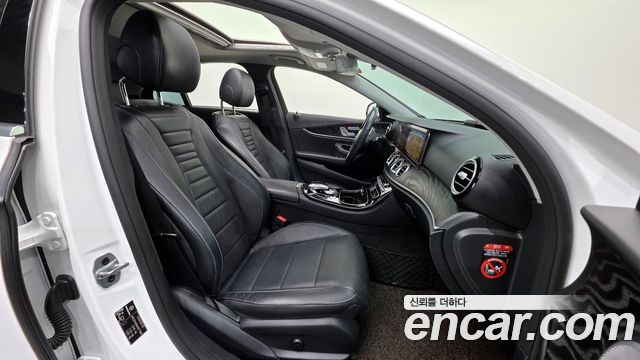 Mercedes-Benz E-Class 2019 — photo 10