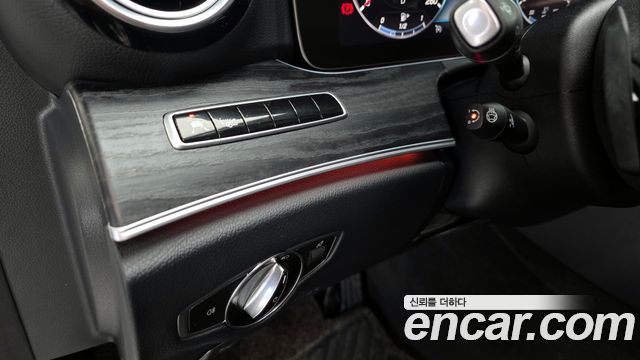 Mercedes-Benz E-Class 2019 — photo 14