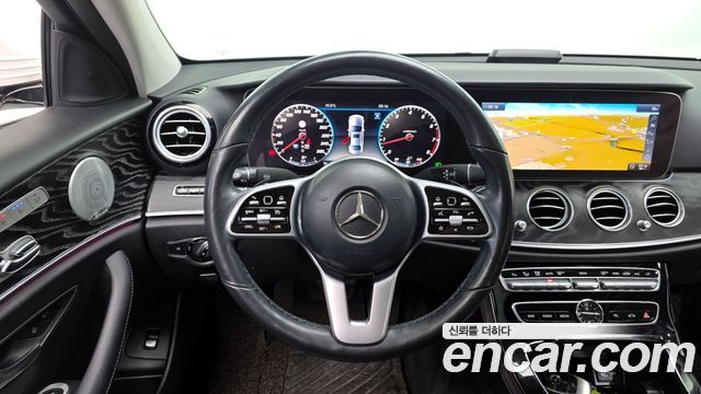 Mercedes-Benz E-Class 2019 — photo 15