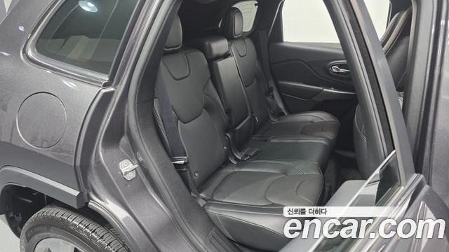 Jeep Cherokee 2021 — photo 17