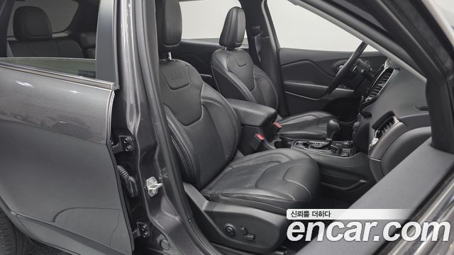 Jeep Cherokee 2021 — photo 18