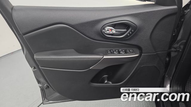 Jeep Cherokee 2021 — photo 14