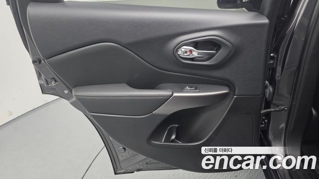 Jeep Cherokee 2021 — photo 15