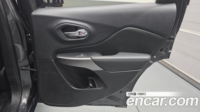 Jeep Cherokee 2021 — photo 33