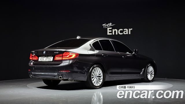 BMW 5-Series 2019 — photo 2
