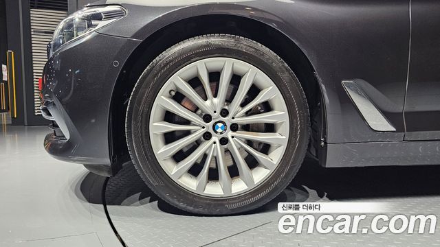 BMW 5-Series 2019 — photo 5