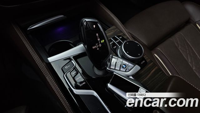 BMW 5-Series 2019 — photo 9