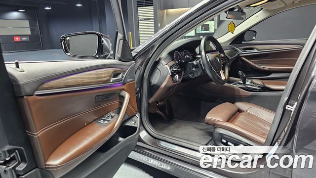 BMW 5-Series 2019 — photo 10