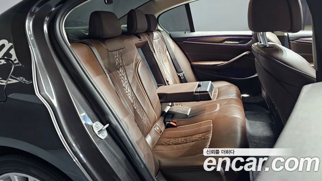 BMW 5-Series 2019 — photo 12