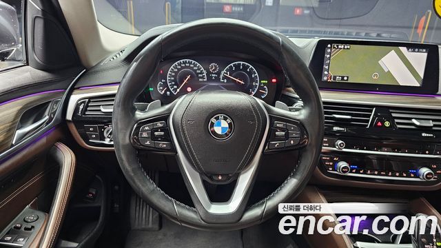 BMW 5-Series 2019 — photo 13