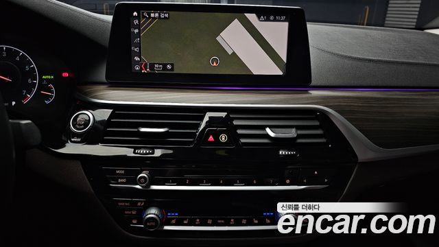 BMW 5-Series 2019 — photo 14