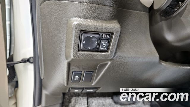 Nissan Cube 2013 — photo 17