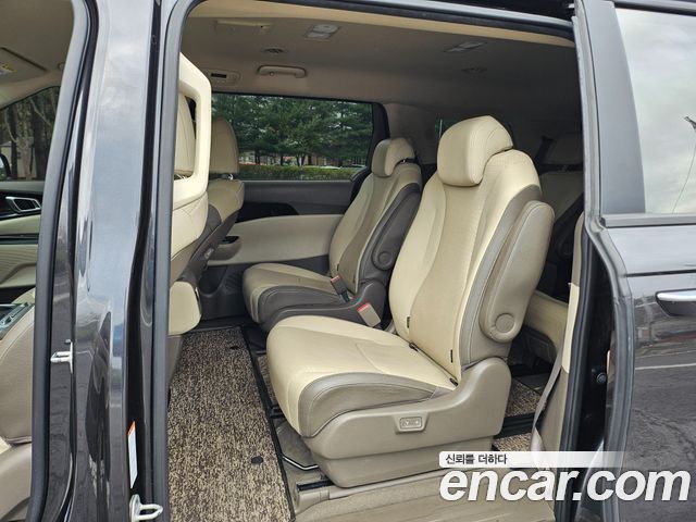 Kia Canival 2021 — photo 10
