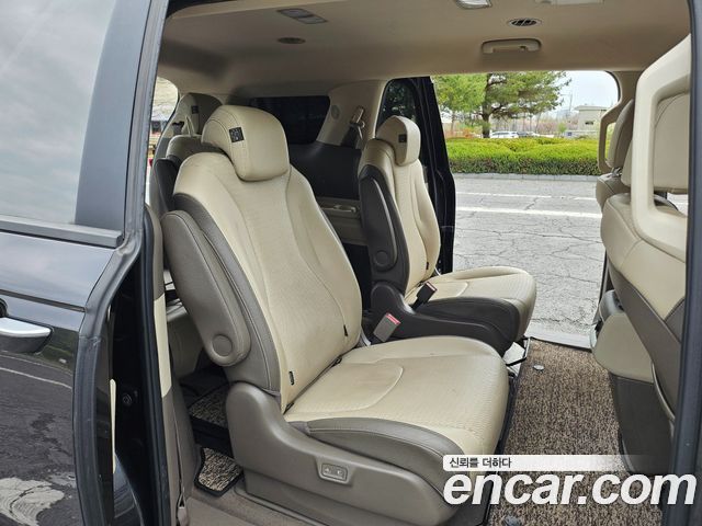 Kia Canival 2021 — photo 12