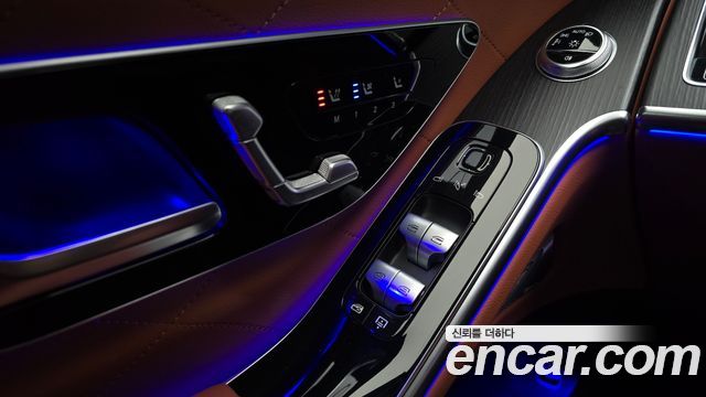 Mercedes-Benz S-Class 2023 — photo 23