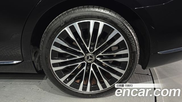 Mercedes-Benz S-Class 2023 — photo 7