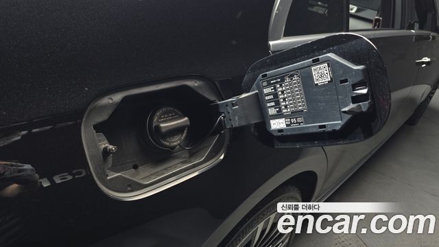 Mercedes-Benz S-Class 2023 — photo 32