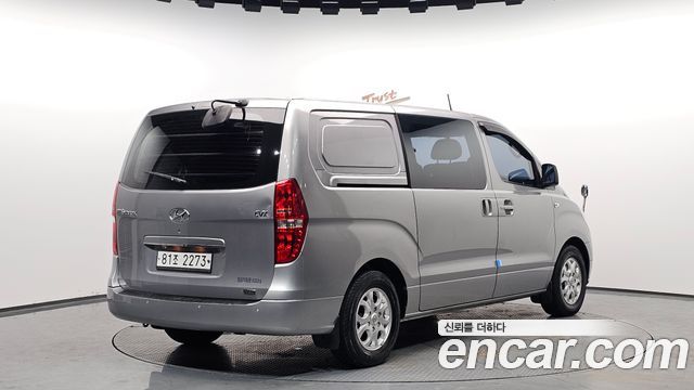 Hyundai Starex 2013 — photo 2