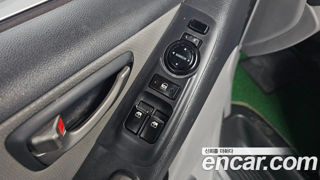 Hyundai Starex 2013 — photo 19