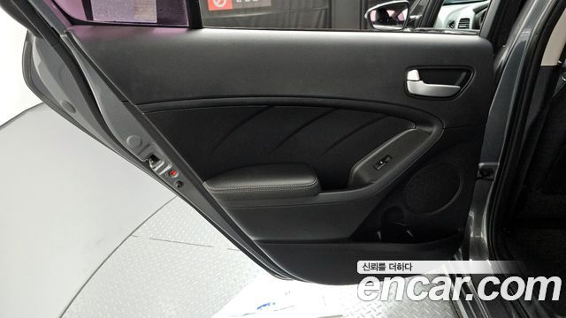 Kia K3 2018 — photo 15