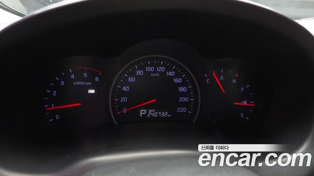 Kia Canival 2013 — photo 8