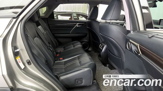 Lexus RX 2017 — photo 11
