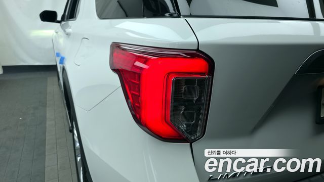 Ford Explorer 2020 — photo 9