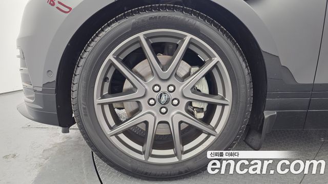 Land Rover Range Rover Velar 2025 — photo 9