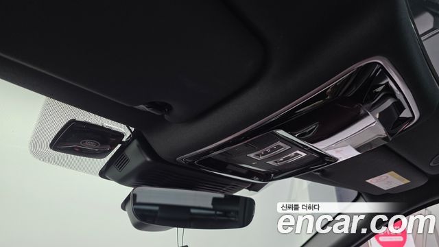 Land Rover Range Rover Velar 2025 — photo 16