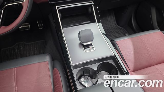 Land Rover Range Rover Velar 2025 — photo 18