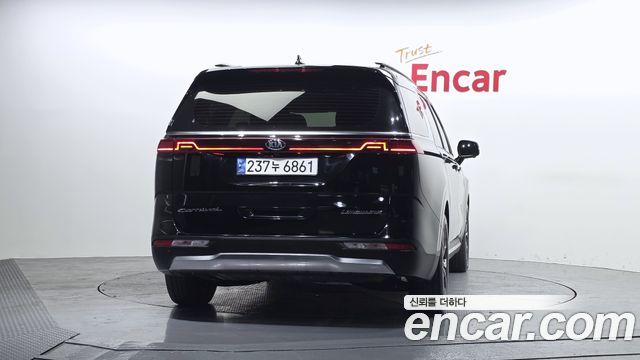 Kia Canival 2021 — photo 4