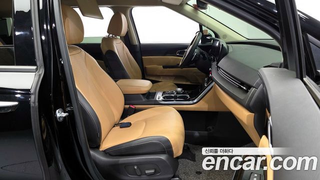 Kia Canival 2021 — photo 16
